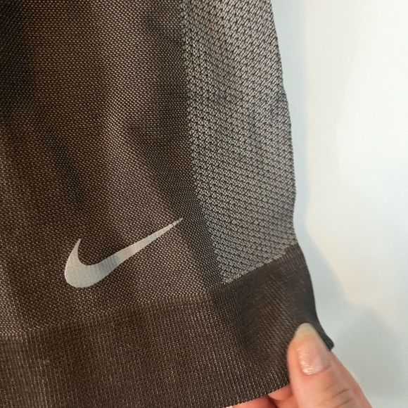 Nike Dri Fit Short Sleeve Running Training Shirt - Picture 5 of 5